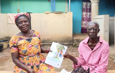 employer and worker holding a contract