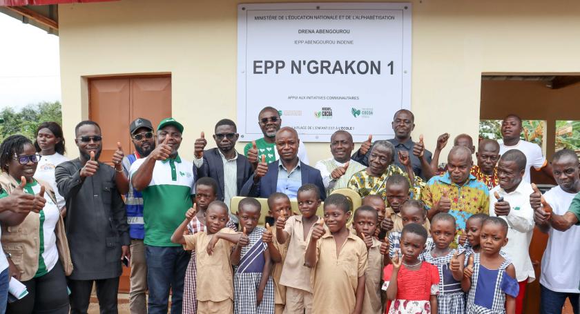 Photo de famille à l'école de N'Grakon