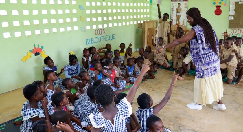 children in reading workshop